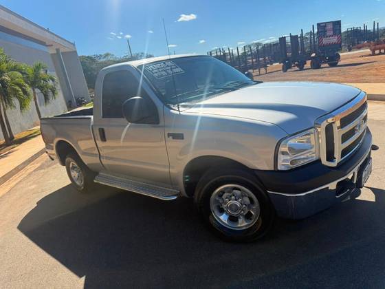 FORD F-250 4.2 XLT 4X2 CS TURBO INTERCOOLER DIESEL 2P MANUAL FORD F-250 4.2 XLT 4X2 CS TURBO INTERCOOLER DIESEL 2P MANUAL